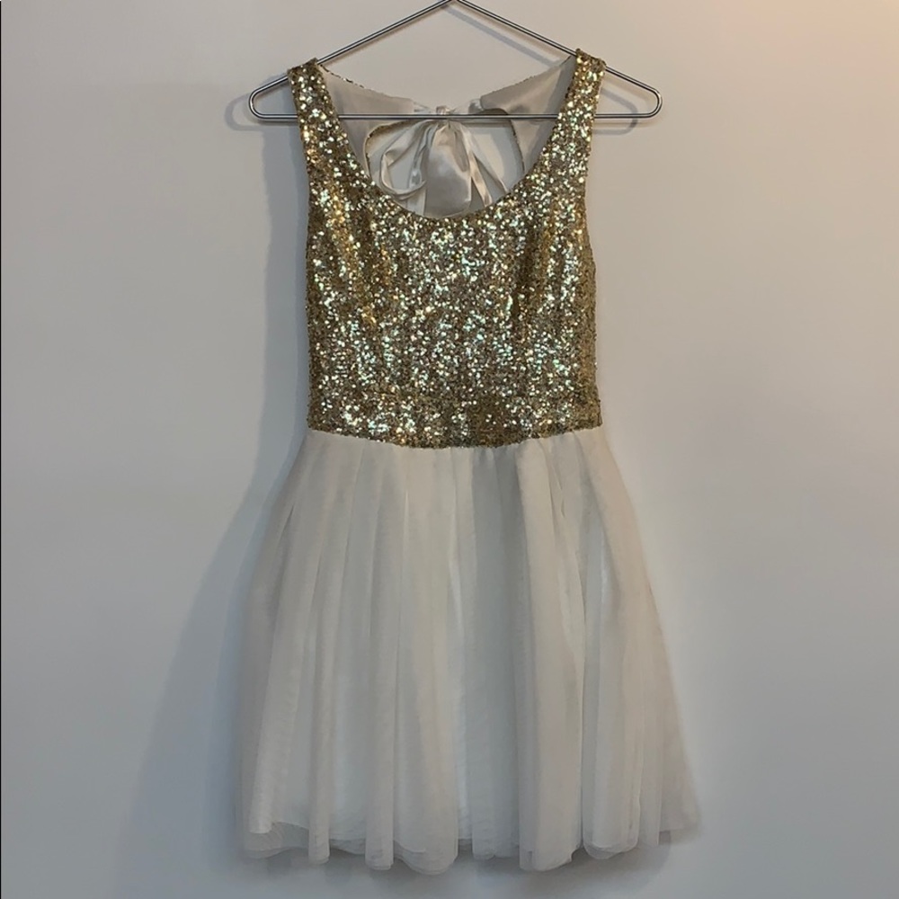 B Smart dress size 7/8 gold & white sparkles